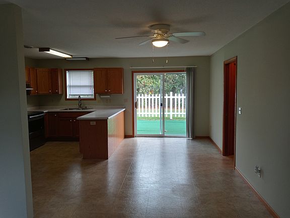 1040 pinecone kitchen dining (2)_10212022