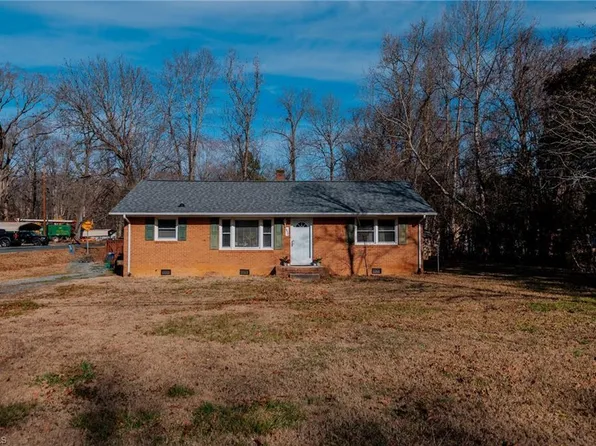 1857 Robinhood Dr, Burlington, NC 27217