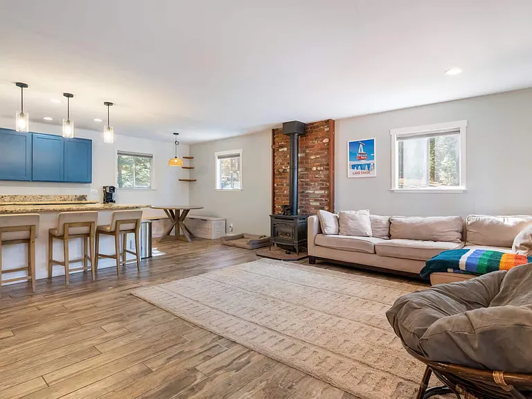 10990 Palisades Dr — Photo 24