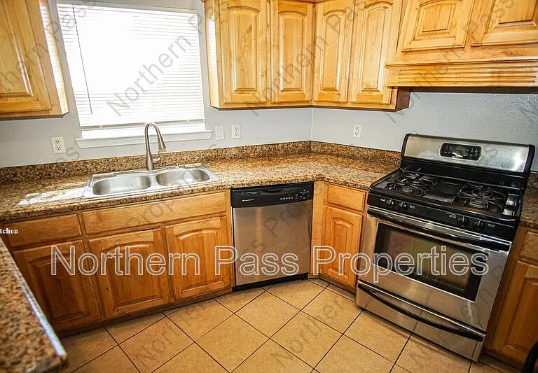528 Green Village Ct #B — Photo 7