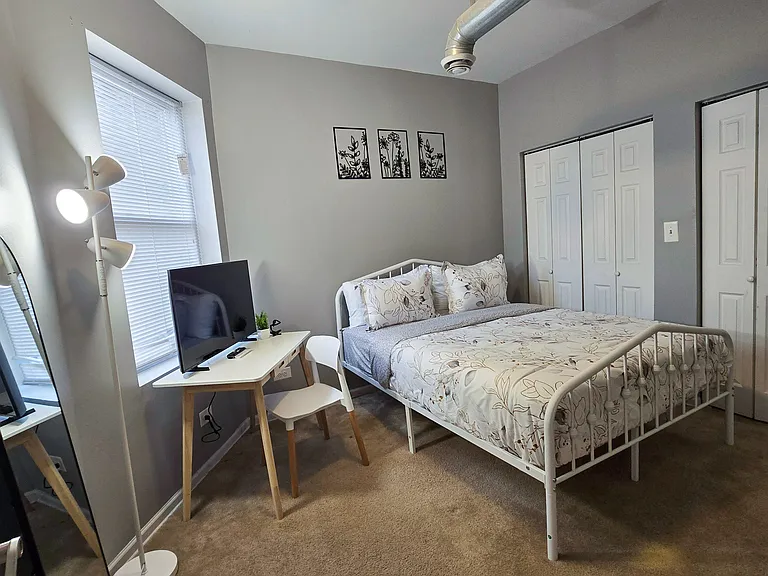 E 65th Pl — Photo 1