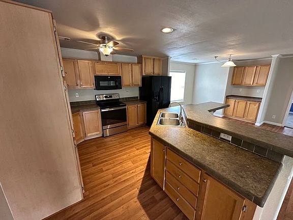 5th image of 203 Plum St