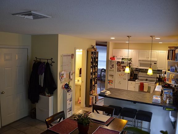 5th image of 25 Windy Hill Ln