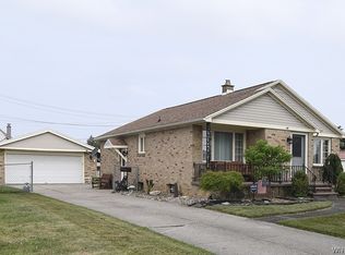18 Nandale Dr, Cheektowaga, NY 14227
