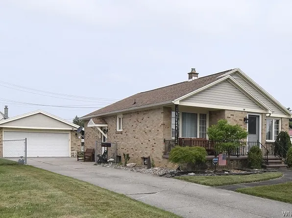 18 Nandale Dr, Cheektowaga, NY 14227