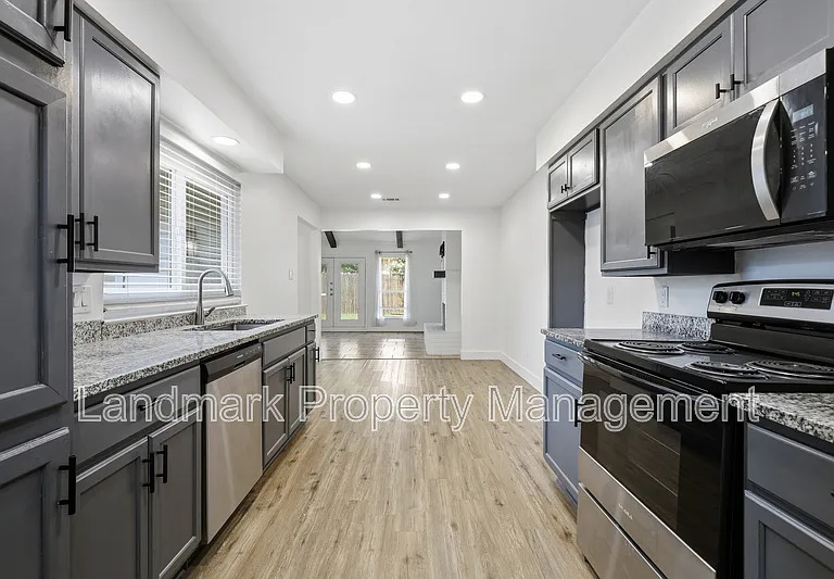 4349 Altamesa Blvd — Photo 19