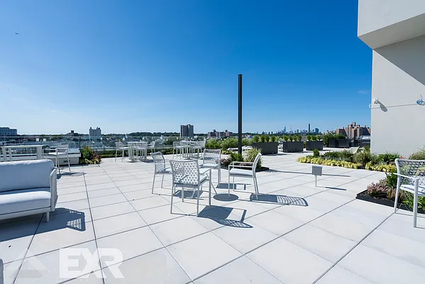 Rented by EXR | media 42