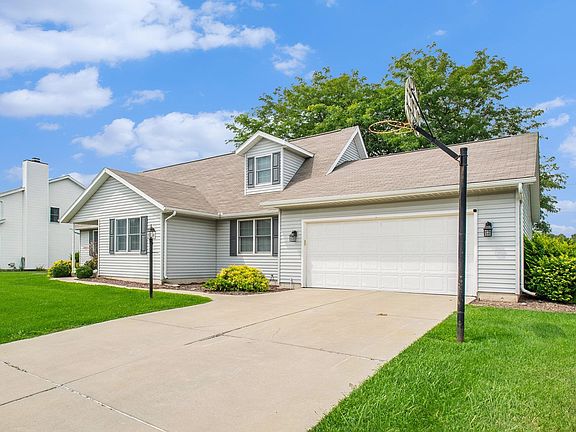 3rd image of 605 Walden Ct E