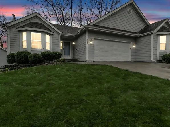 4501 S Kendall Dr, Independence, MO 64055