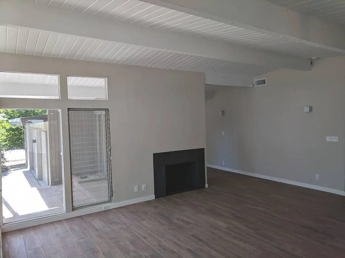 3 bed, 1200 sqft, $2,800 — Photo 4