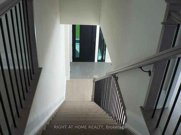 13 Bell Park St — Photo 16