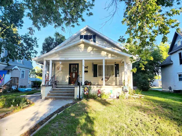 1215 Avenue F, Gothenburg, NE 69138