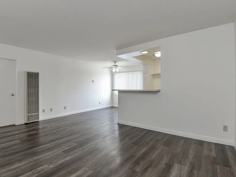 1799 N Hollywood Way — Photo 49