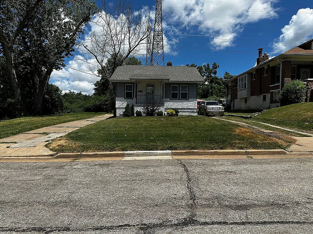 7547 Trenton Ave photo 1