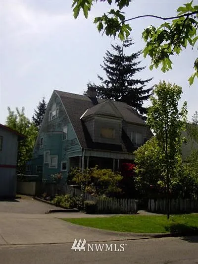 406 N L photo 1