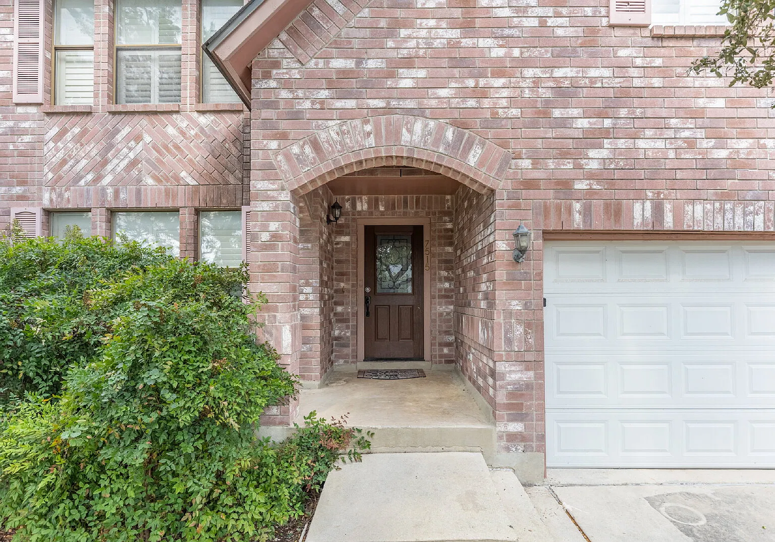 3 bed, 2.0 bath, 2854 sqft, $2,600 — Photo 3
