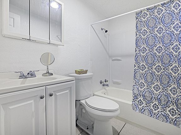 5th image of 7703 Hare Ave #320