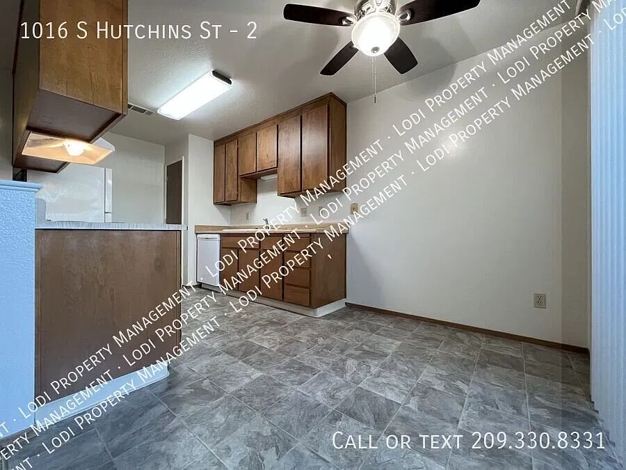Charming Downstairs Two Bedroom Two Bath Apartment — Photo 3