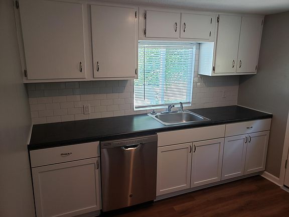 4th image of 1005 Mary Kay Ln