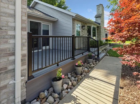 4079 Dover Ln, Bay City, MI 48706