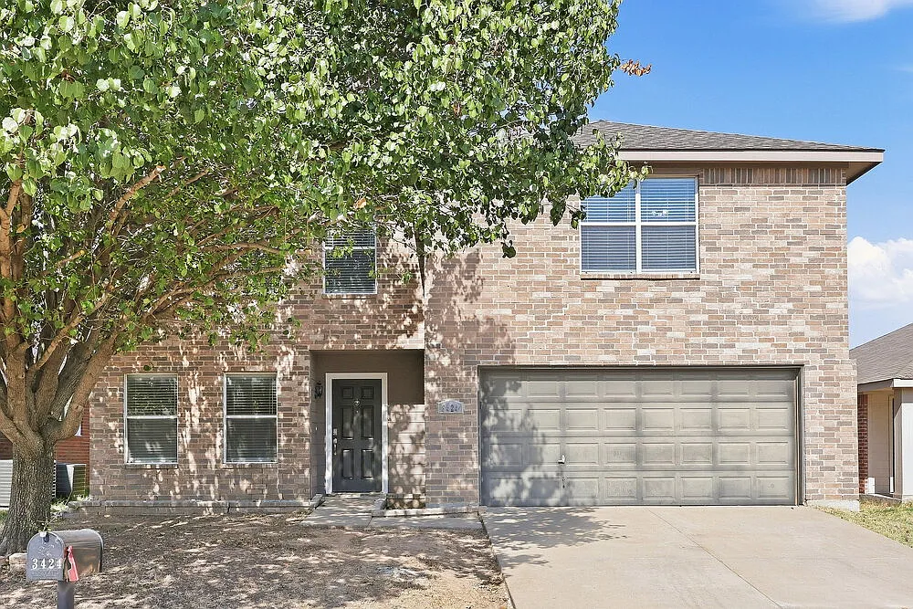 4 bed, 2.5 bath, 2239 sqft, $2,525 — Photo 1