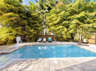 695 100th Ave N, Naples, FL 34108