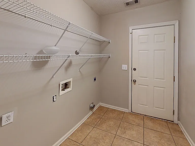 860 Autumn Ridge Rd — Photo 22