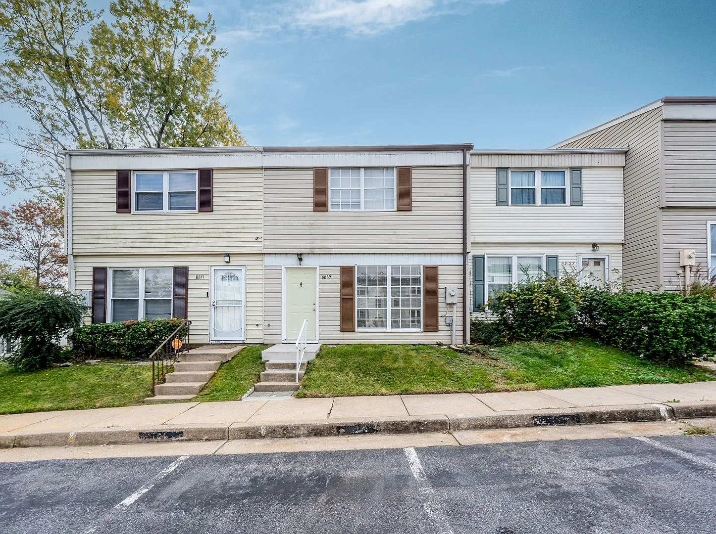 3-Bedroom, 1.5 Bathroom Townhouse in Rosedale — Photo 1