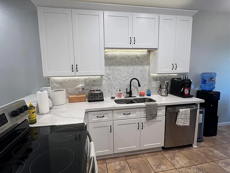 2414 Longview St #202 — Photo 9