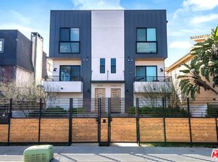 15330 Weddington St, Van Nuys, CA 91411