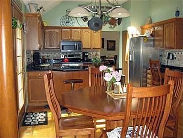 3rd image of 7245 Pine Woods Way
