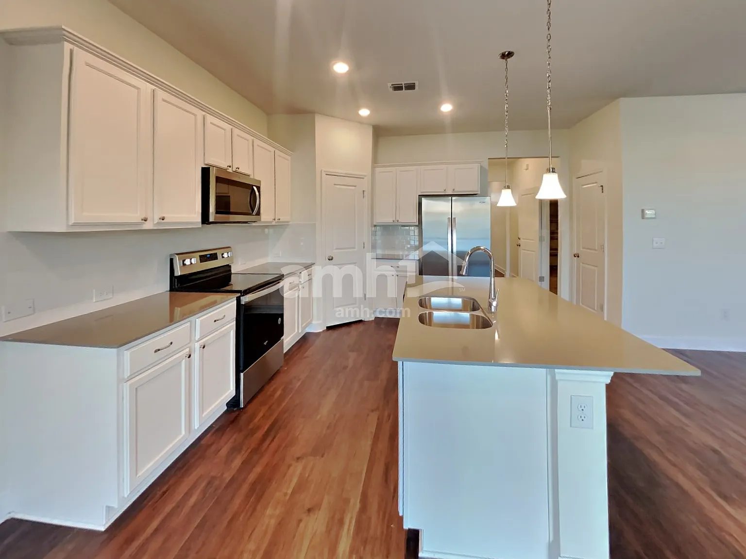 4 bed, 2.5 bath, 2297 sqft, $2,775 — Photo 3