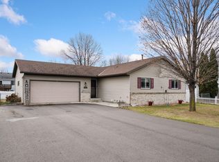 5872 Rolling Ridge Rd, Saint Cloud, MN 56303