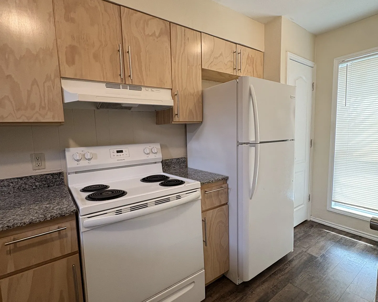 Sunshine Village Apartments — Photo 3