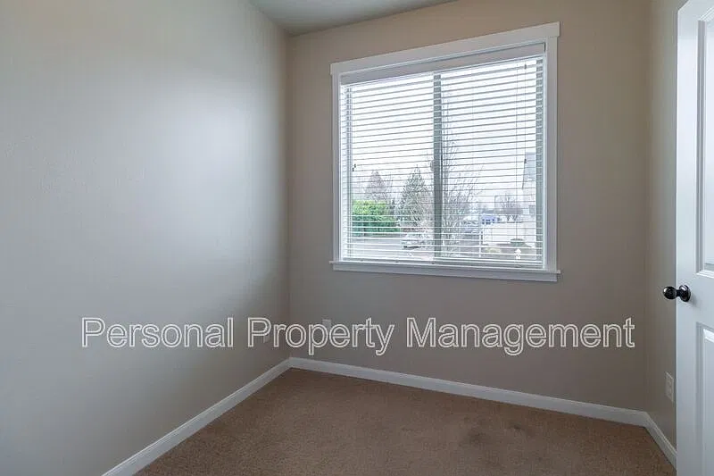 4 bed, 2.5 bath, 1674 sqft, $2,495 — Photo 3