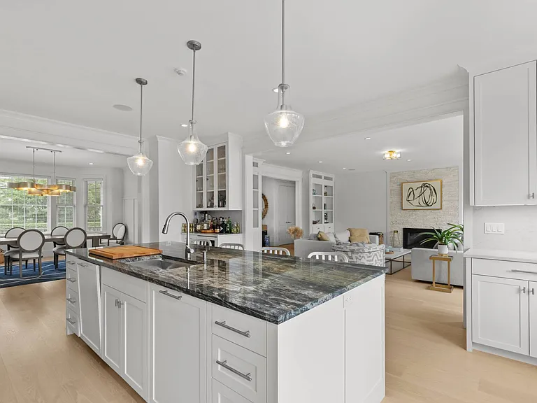 73 Beach Ln — Photo 9