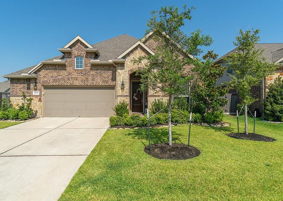 1st image of 10935 Sarah Bluff Ln