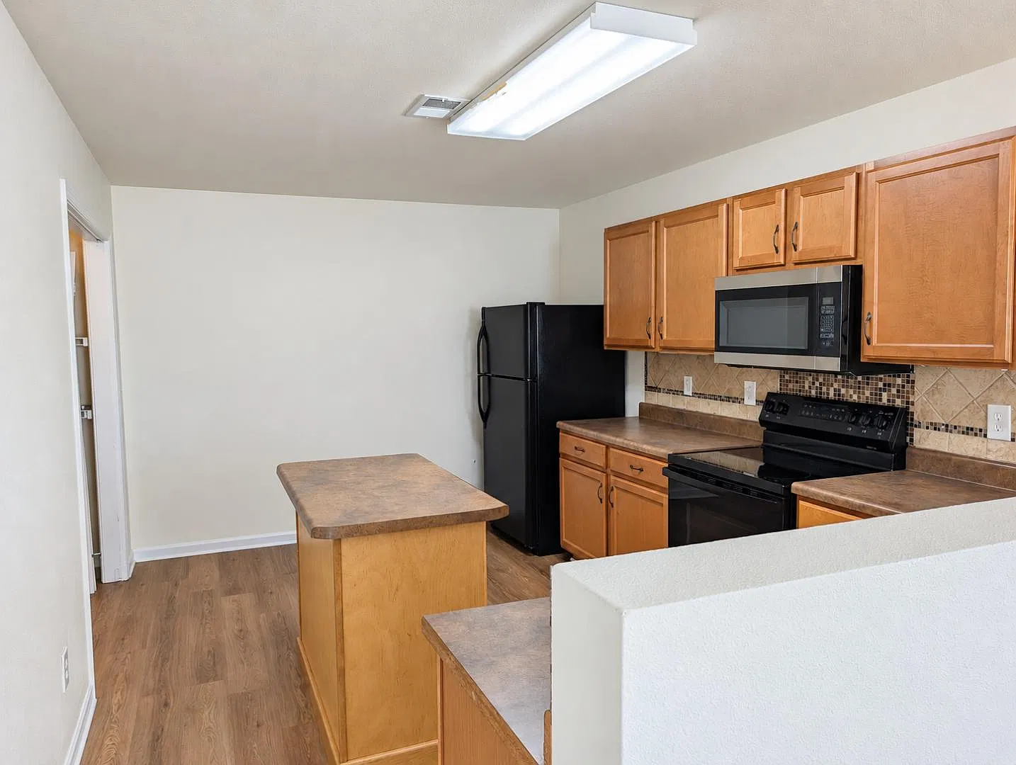 204 Dormont Dr NE — Photo 3