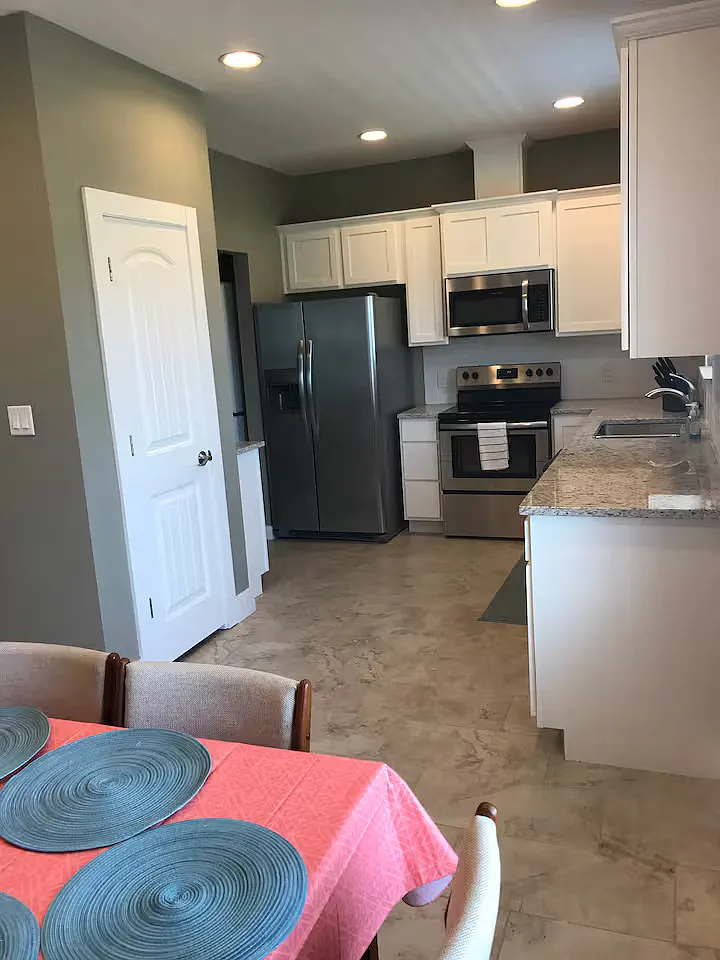 3 bed, 1281 sqft, $3,000 — Photo 3