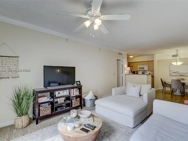 1919 Van Buren St #620A — Photo 9