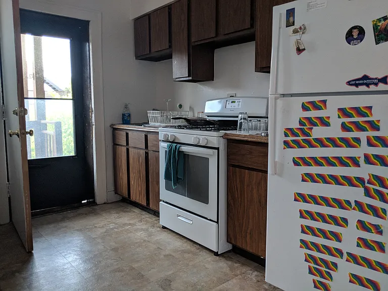 1146-58 W. Montana St./2437-45 N. Racine — Photo 8
