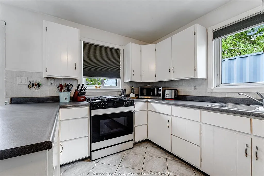 3 bed, $2,500 — Photo 3