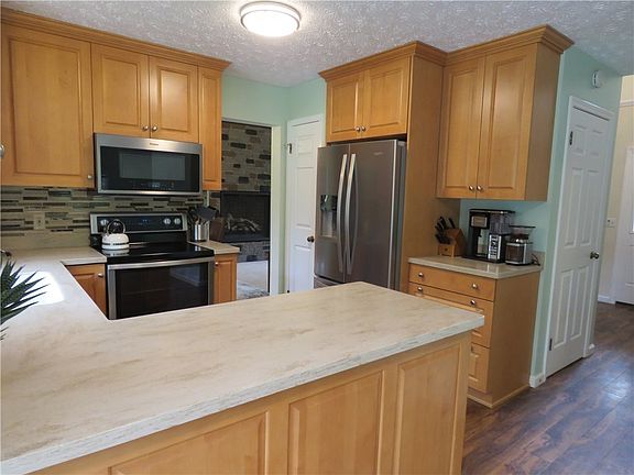 4th image of 3 Lorric Ln