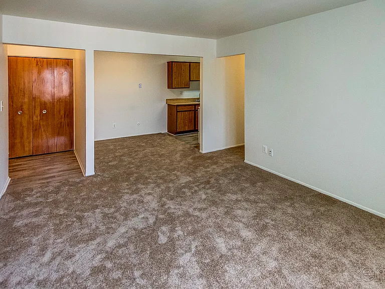 Wagon Wheel Apartments — Photo 18