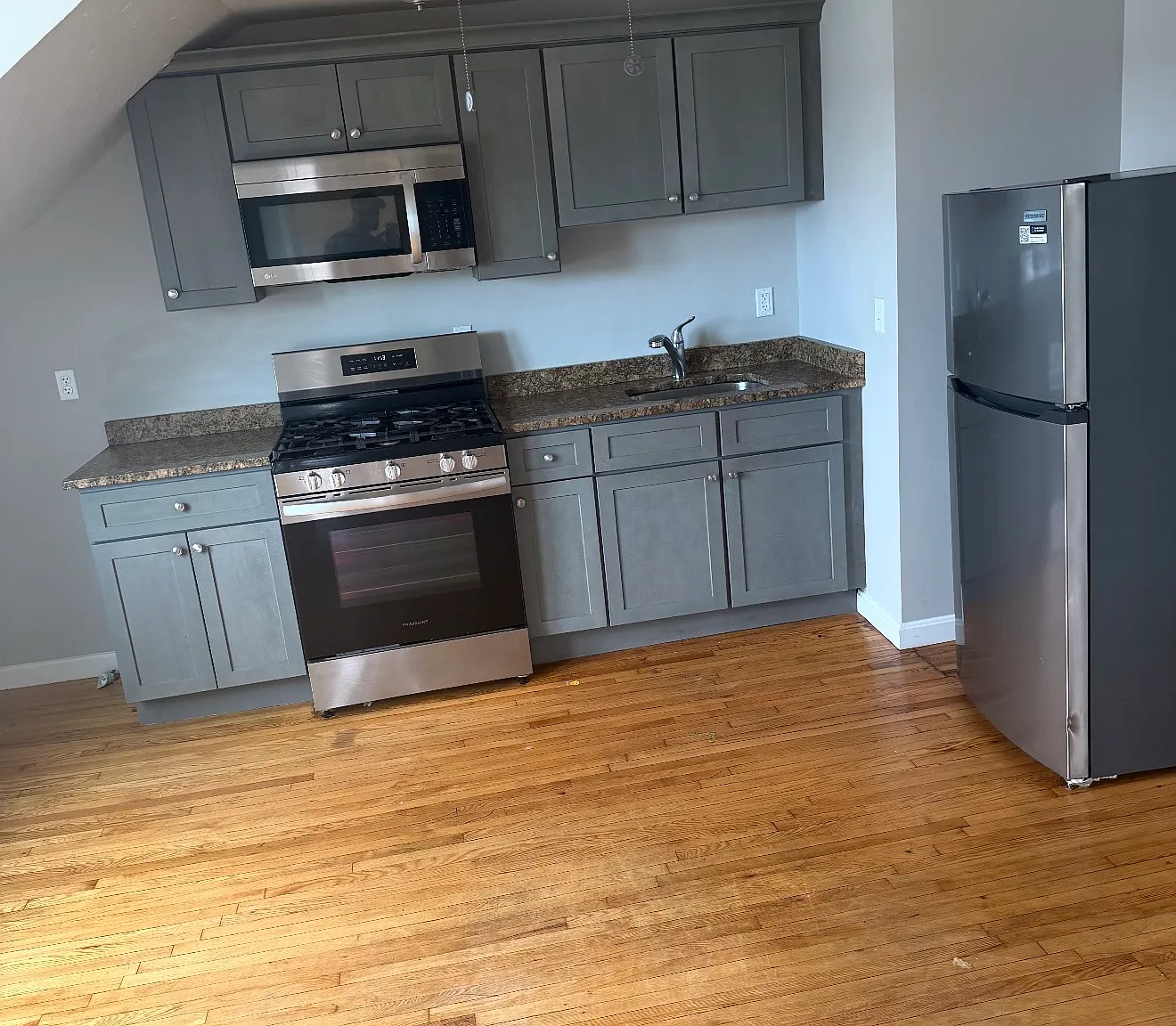 2 bed, 700 sqft, $1,800 — Photo 3