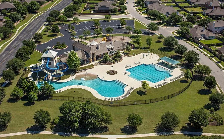 4 bed, 2.5 bath, 2631 sqft, $2,645 — Photo 3