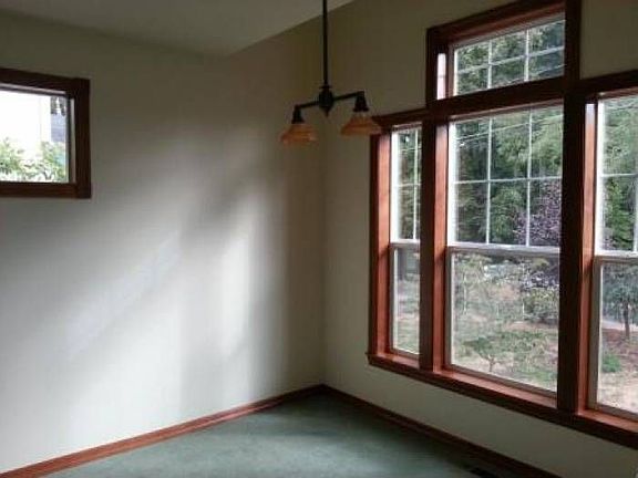 Bonus room/office