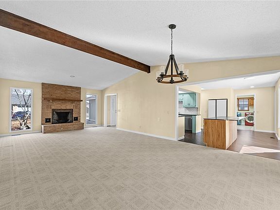 3rd image of 14 Basildon Cir