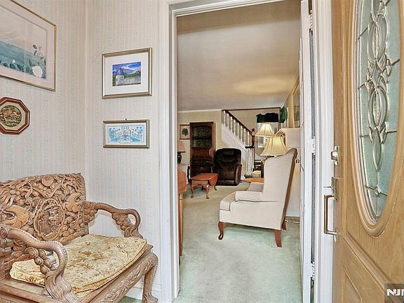 3rd image of 669 Ramapo Rd