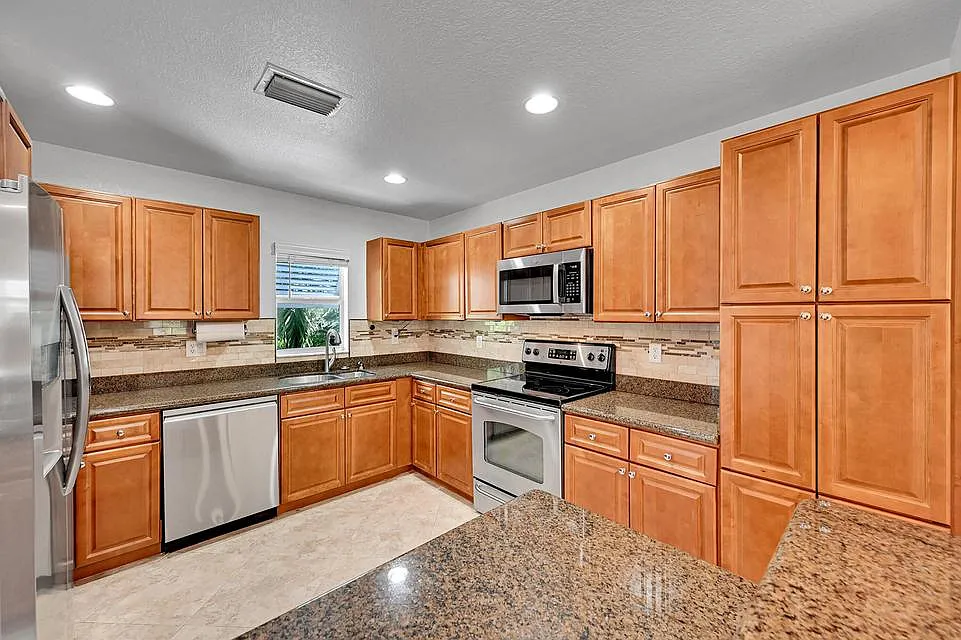 4 bed, 2104 sqft, $3,500 — Photo 3